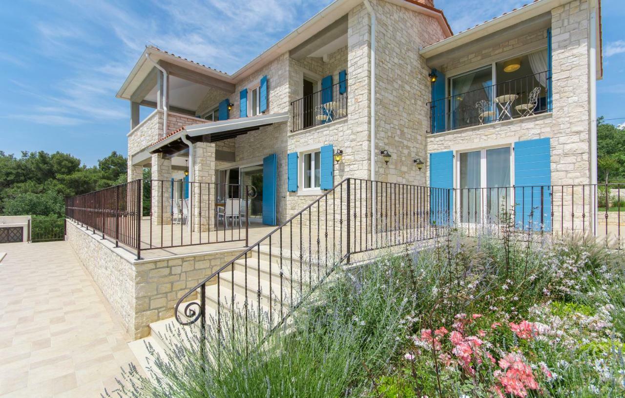 Villa Sterpazzi - Near Porec With Sea View, Private Jacuzzi, Sauna And Pool Višnjan Exterior foto